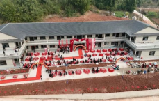 六户村民联手打造独特楼房，网友惊呼宛如校园建筑奇迹