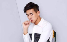 李现拍立得瞬间：捕捉生活美好瞬间