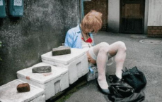 台湾女孩疑在日本街头被恶意撞倒