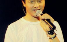 罗晋深情致敬，十六载缅怀张国荣的永恒记忆